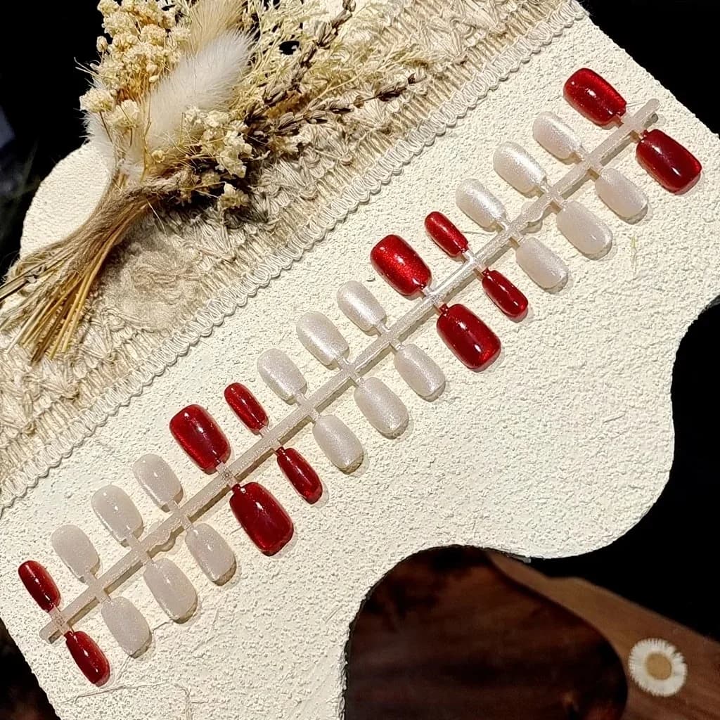 Kuku Palsu Tekan Bunga Cinnabar Mata Kucing dengan Manik Kaca