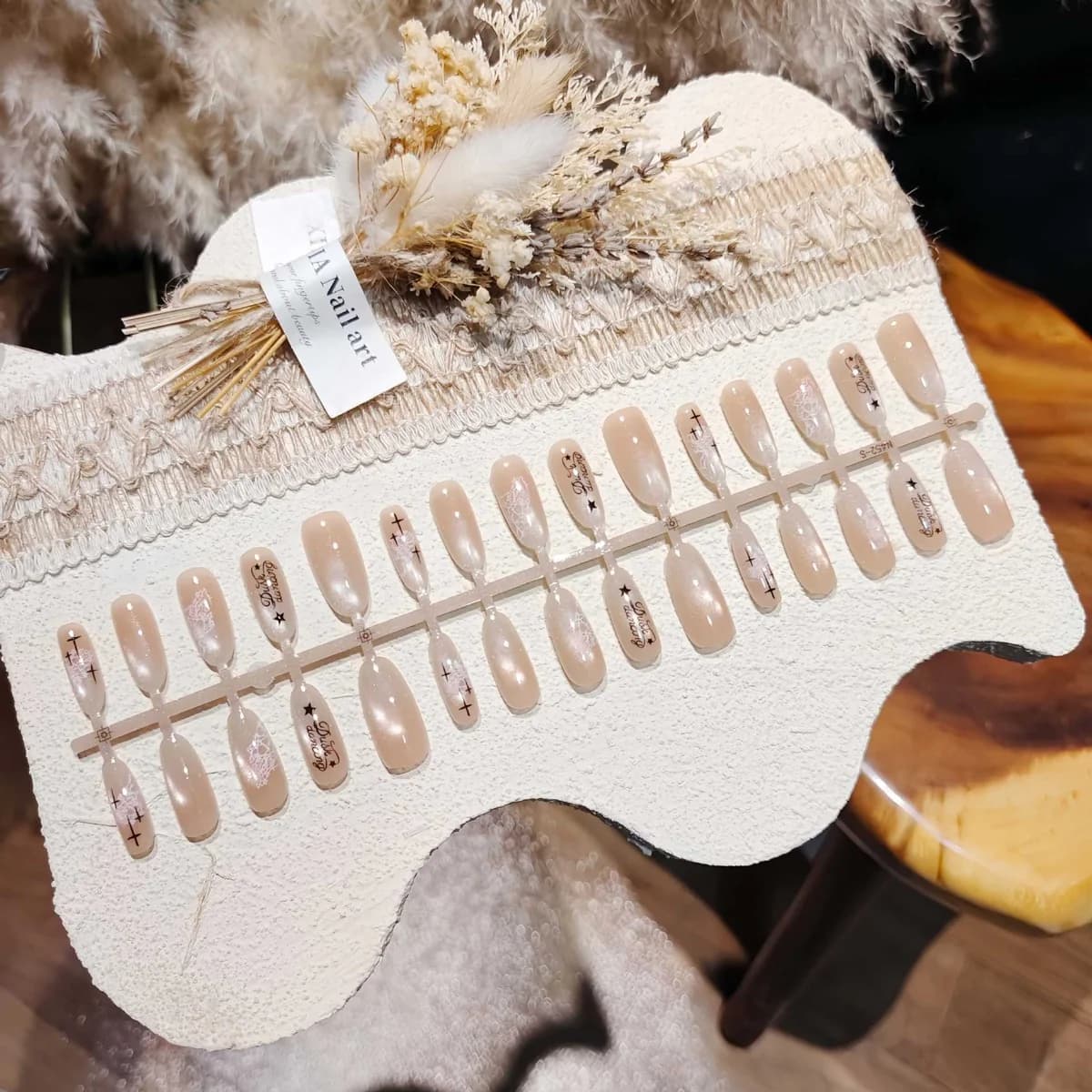 Kuku Palsu Cat Eye Putih Susu, Bentuk Oval, 30 Keping