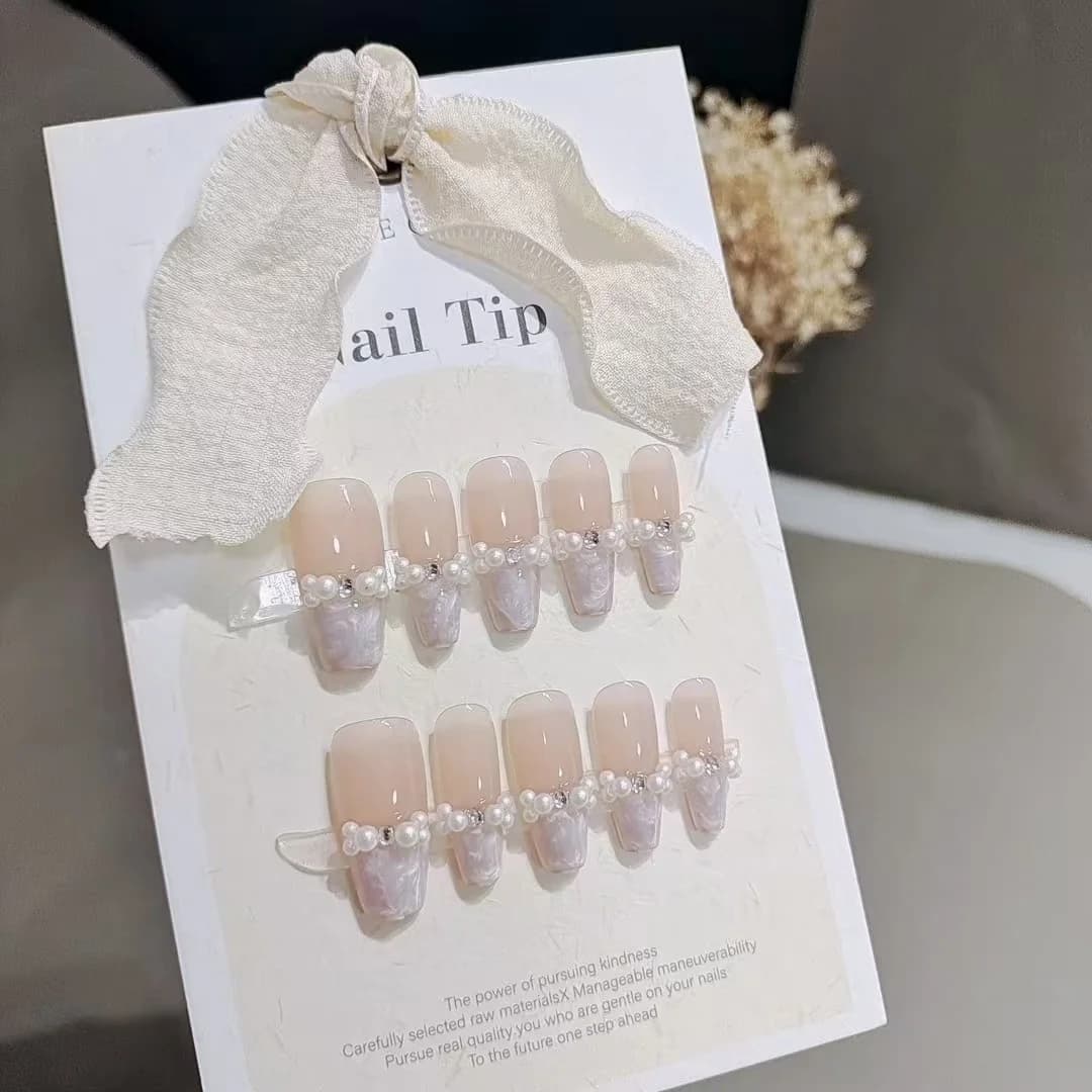 Kuku Palsu Tekan Corak Benang Mother of Pearl dengan Mutiara dan Batu Permata