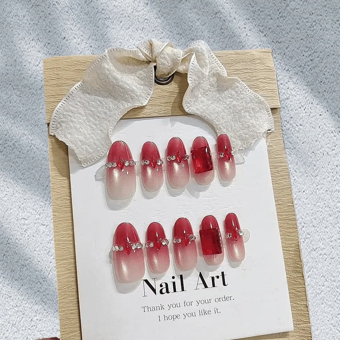 Kuku Palsu Cat Eye Berlian Merah Bentuk Oval Sederhana 30 Keping