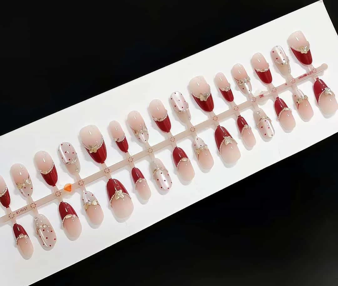 Kuku Palsu Cat Eye Merah dengan Berlian Oval Sederhana