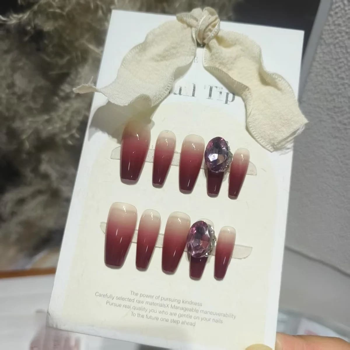 Kuku Palsu Tekan Cinnabar Merah Ombre Gradient Bentuk Keranda Sederhana