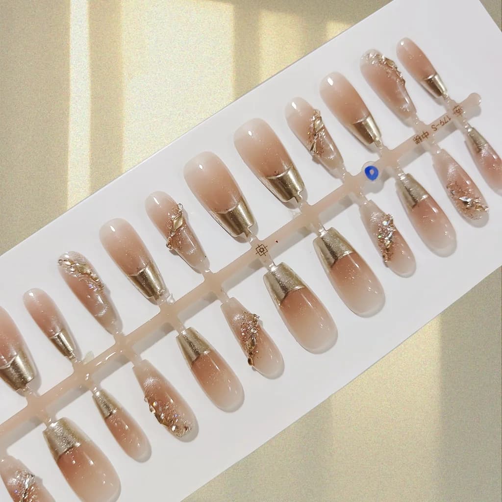 Kuku Palsu French Tip dengan Rim Emas dan Glitter, 30 Keping