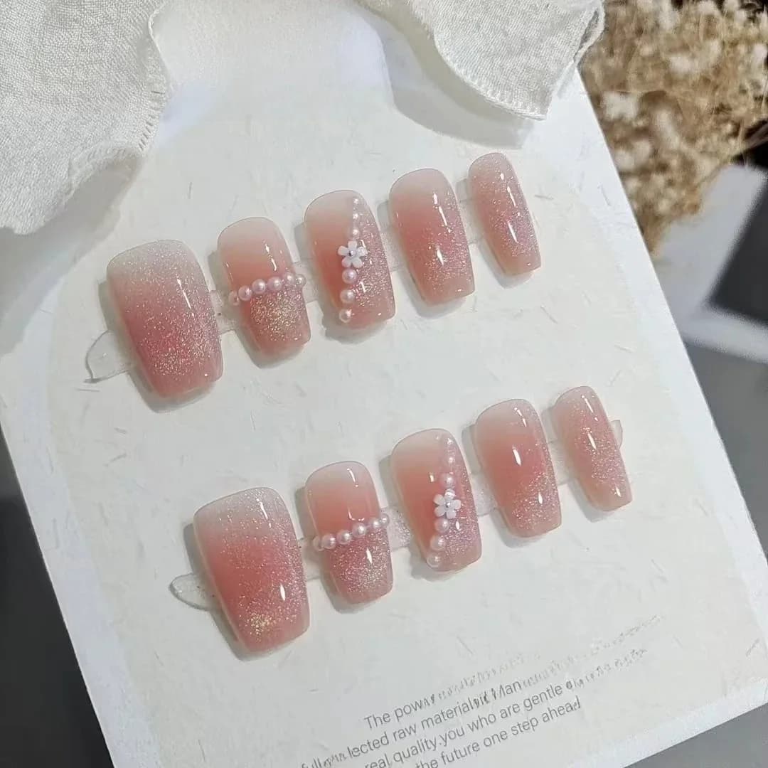 Kuku Palsu Pendek Bentuk Trapezoid dengan Bulatan Pelangi dan Mutiara, 10 Keping