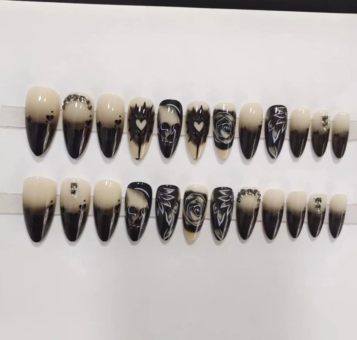 Kuku Palsu Tekan Tengkorak Halloween Panjang Runcing Gaya Gothic