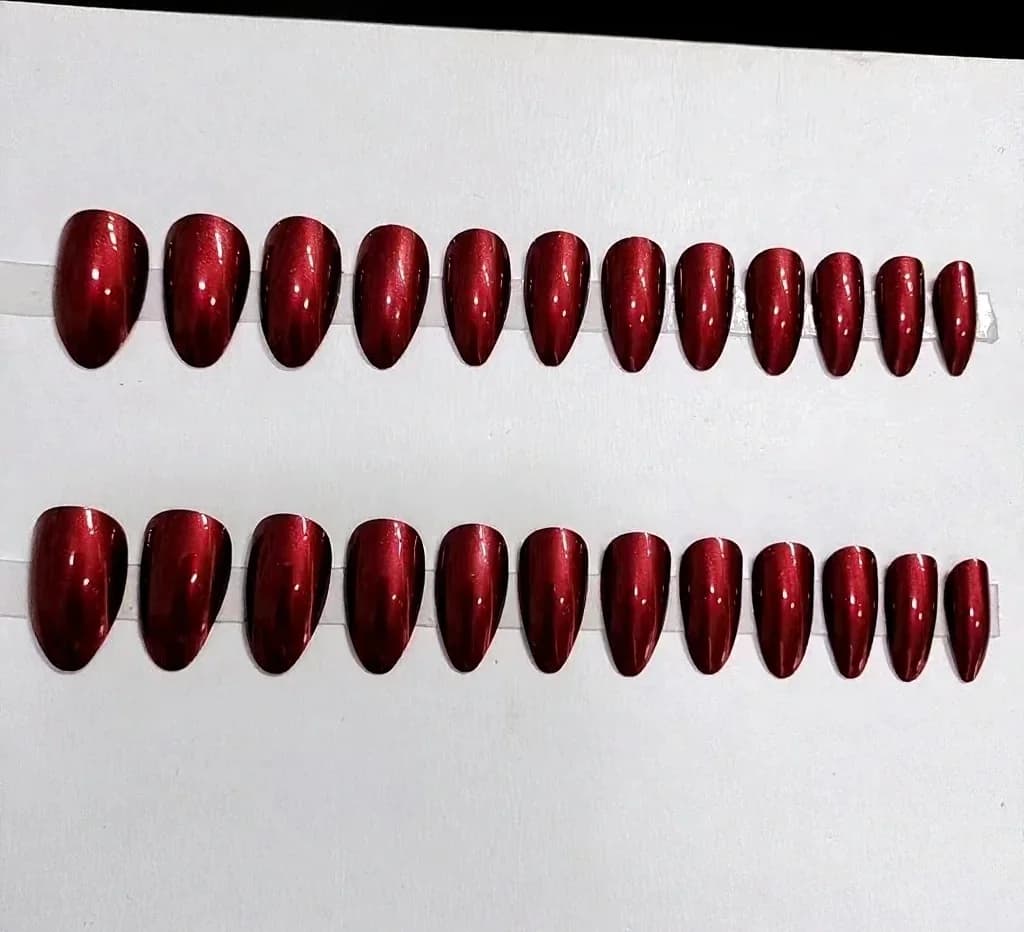 Kuku Palsu Stiletto Panjang Merah Mutiara Warna Solid