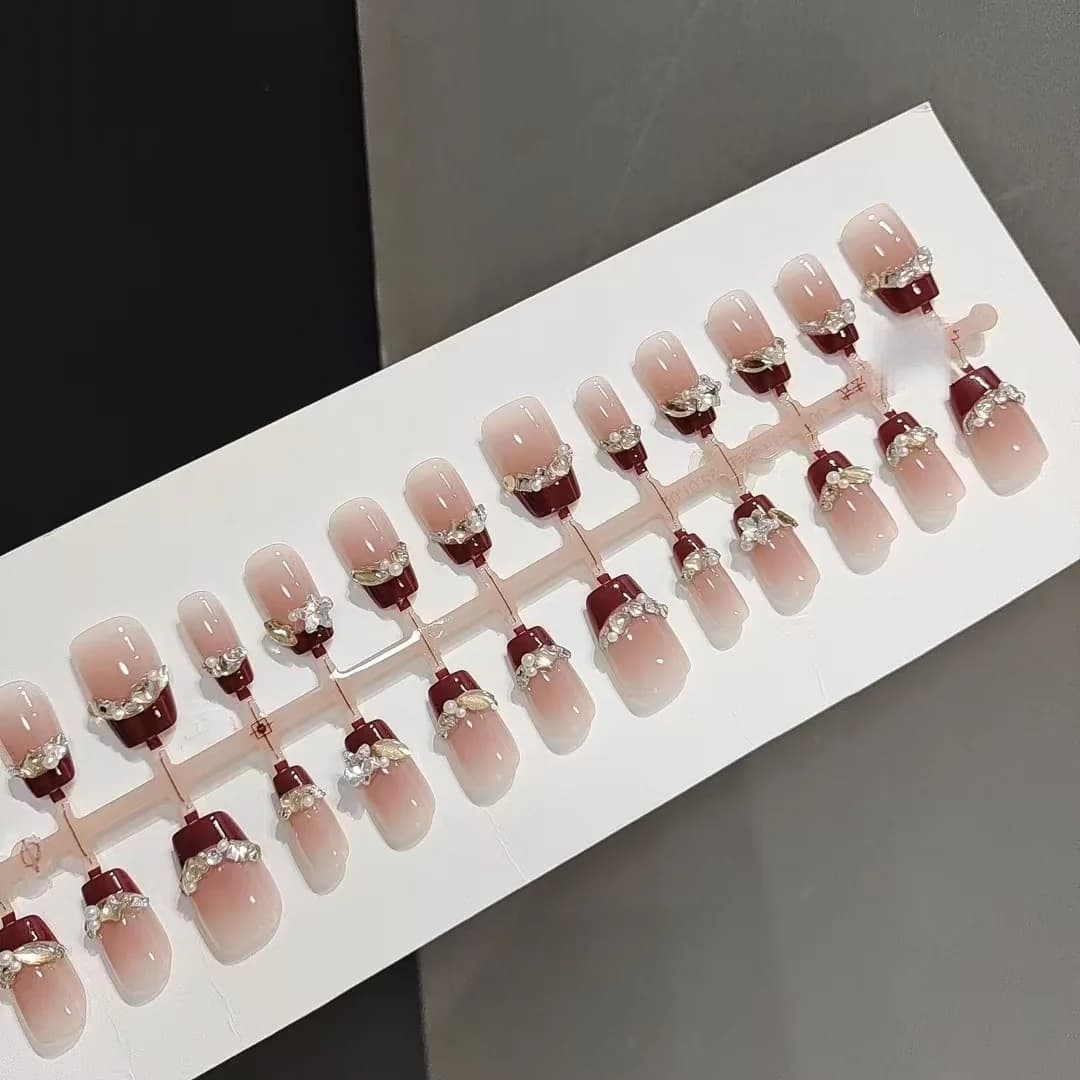 Kuku Palsu Pendek Square French Tip dengan Berlian Imitasi Bintang