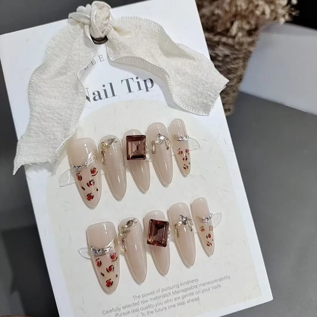 Kuku Palsu Corak Leopard dengan Berlian Imitasi, Bentuk Stiletto Panjang