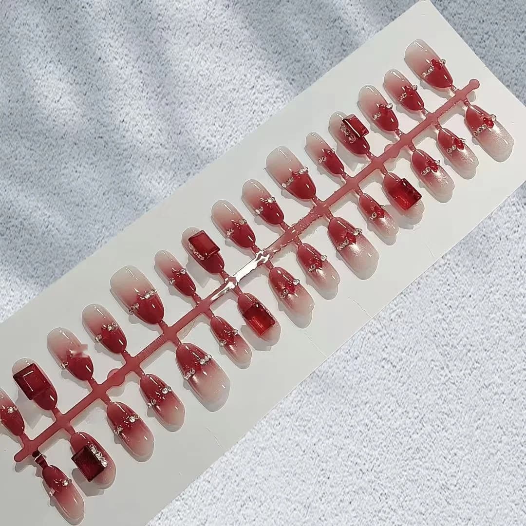 Kuku Palsu Cat Eye Berlian Merah Bentuk Oval Sederhana 30 Keping