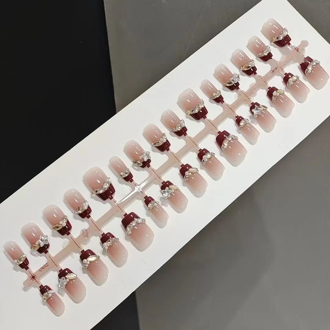 Kuku Palsu Pendek Square French Tip dengan Berlian Imitasi Bintang