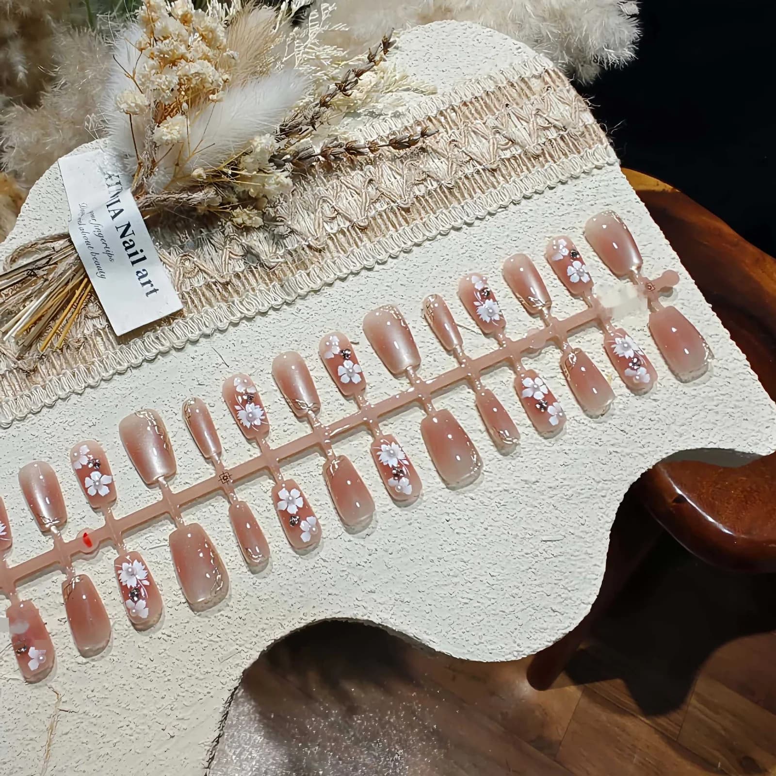 Kuku Palsu Cat Eye Bunga Dengan Mutiara