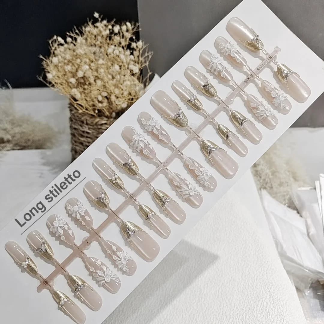 Kuku Palsu Tekan dengan Rama-rama 3D dan Bunga, Bentuk Stiletto Panjang