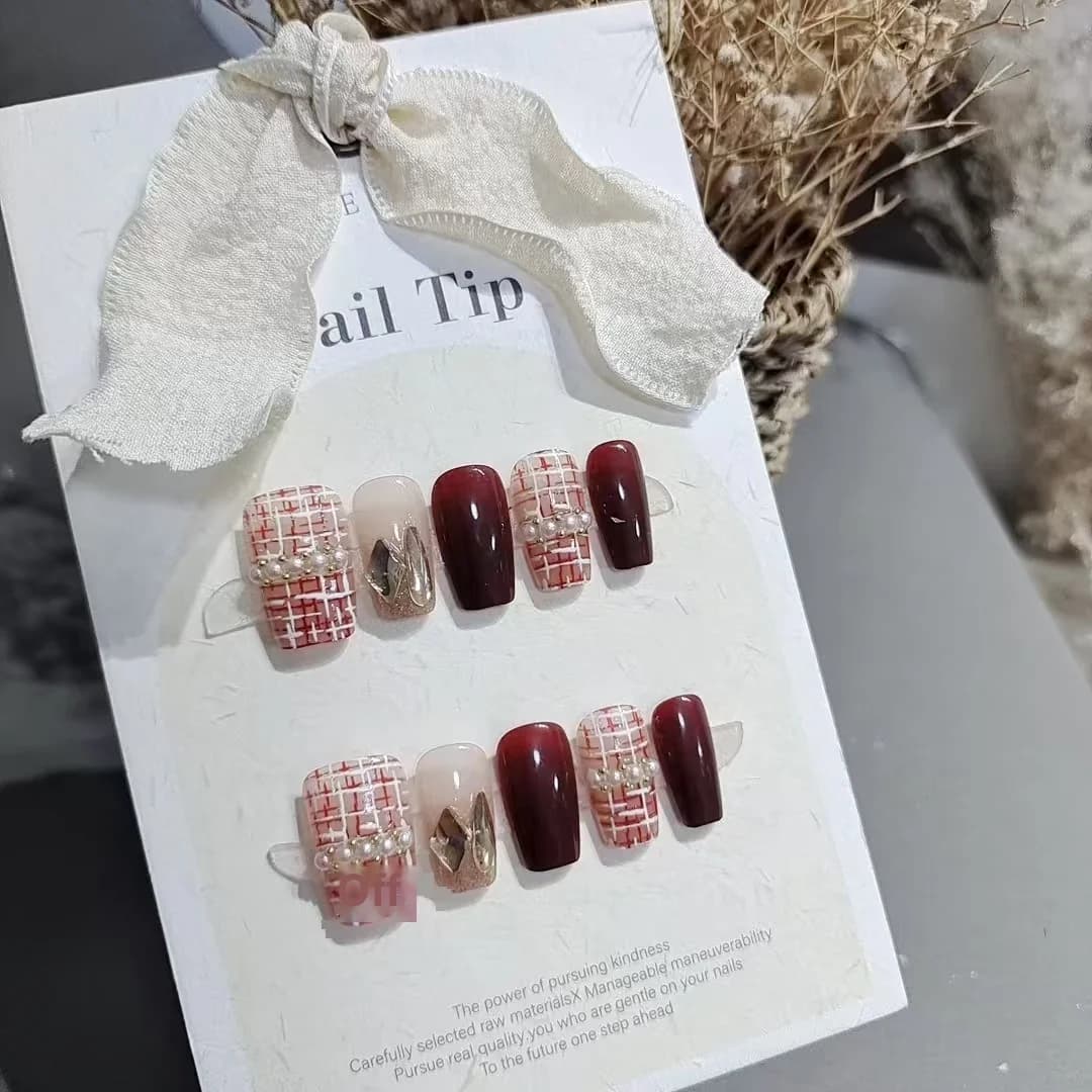 Kuku Palsu Tekstur Tweed Merah dengan Mutiara, Pendek Segi Empat, 10 Keping