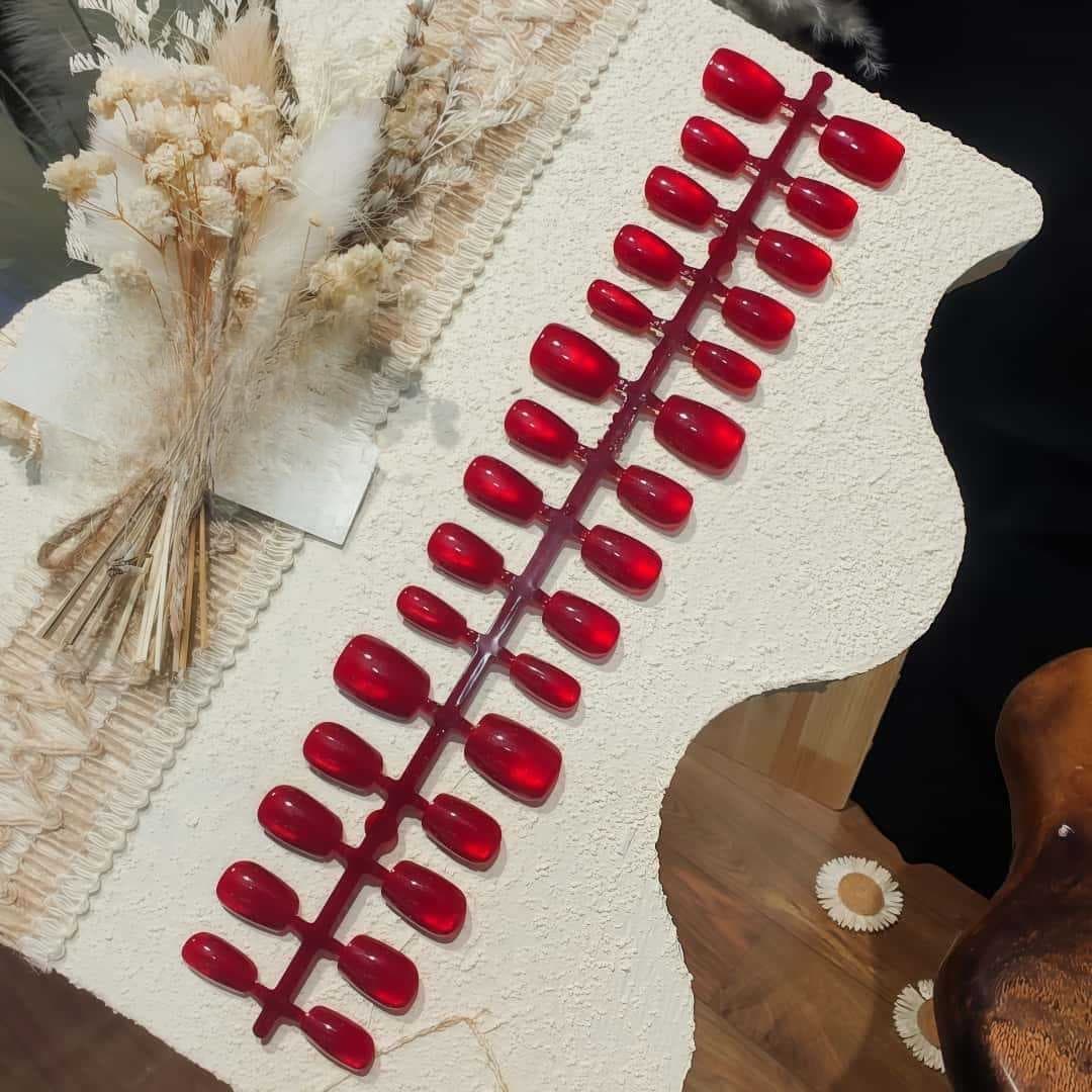 Kuku Palsu Cat Eye Merah Kesan Manik Kaca Pendek Coffin Ballerina